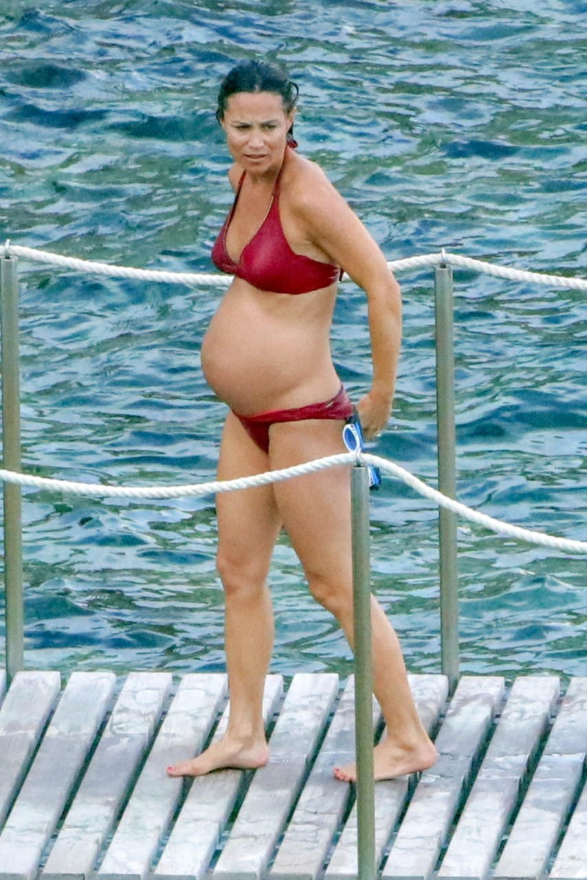Pregnant women in bikinis pic galleries